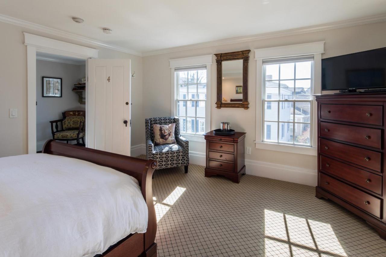 Bed and Breakfast The Clarendon House à Provincetown Extérieur photo