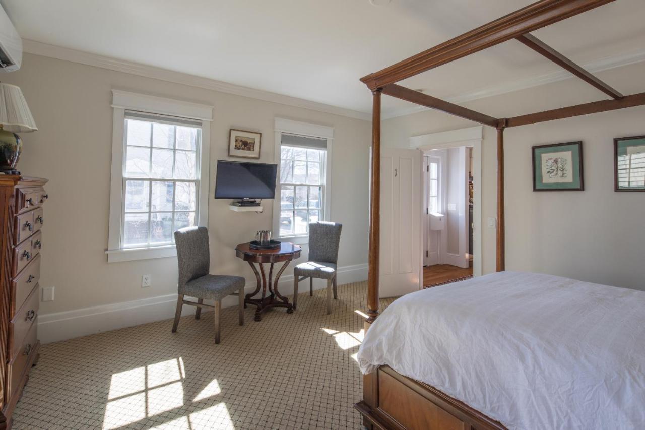 Bed and Breakfast The Clarendon House à Provincetown Extérieur photo